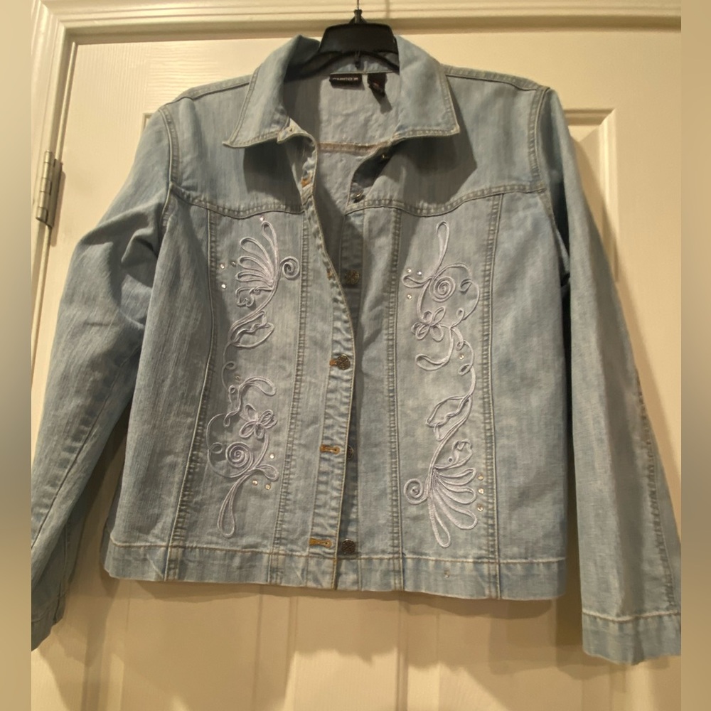 Chico’s Light Color Embellished Jean jacket. SZ 3 =16/18